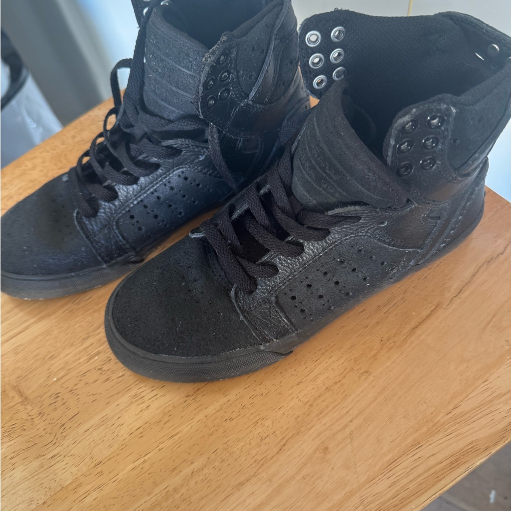 Vintage 2000s Supra Muska 001